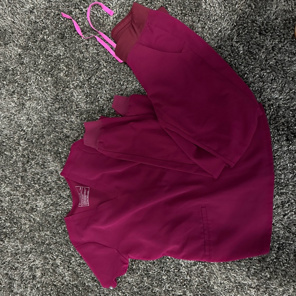 Set of Figs women’s scrubs in EUC